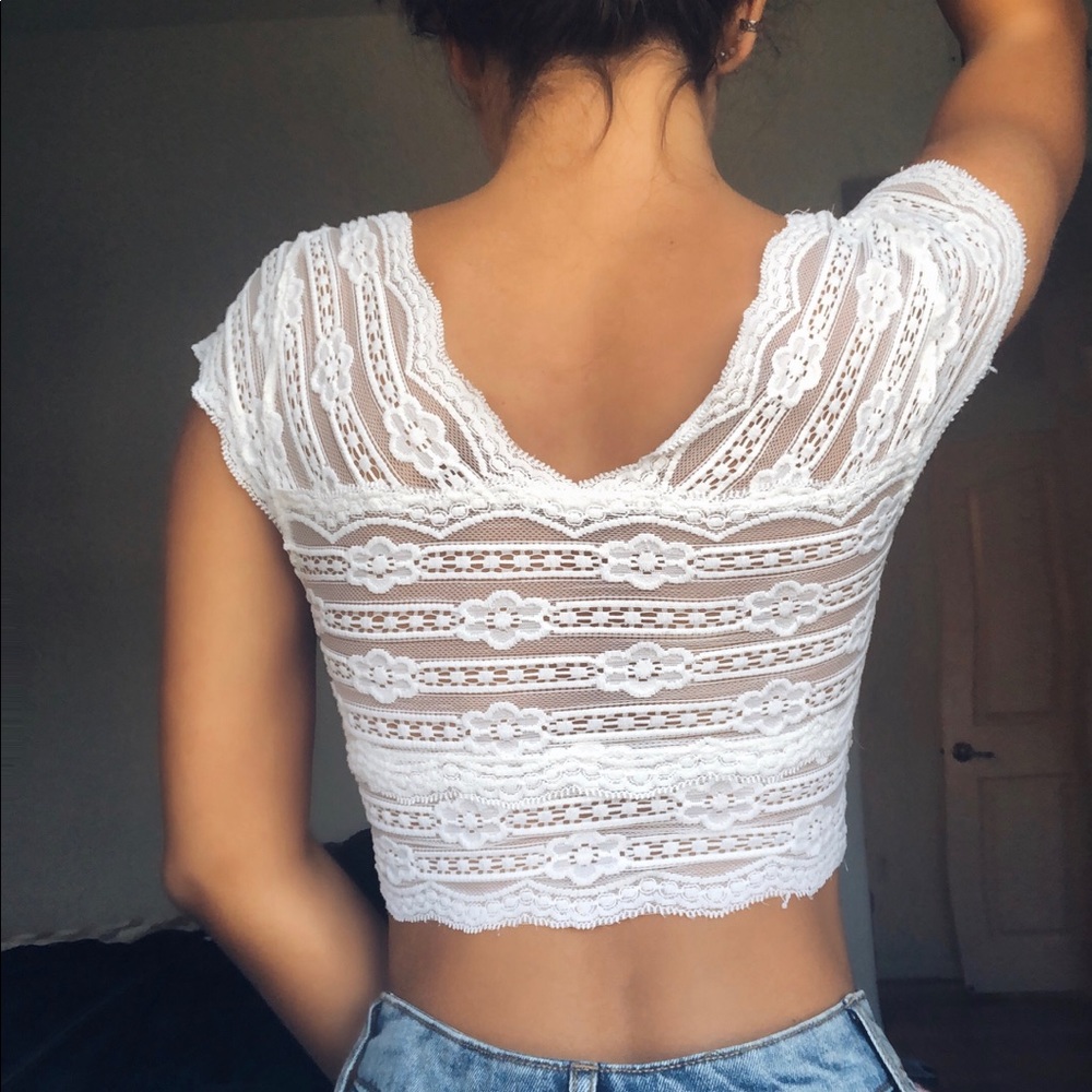 Cute top 🌺 - Picture 3 of 4